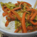 Noodles de arroz con zanahoria y col